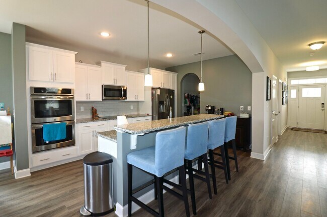 Building Photo - "Spacious 4-Bedroom Gem with 3.5 Baths and...