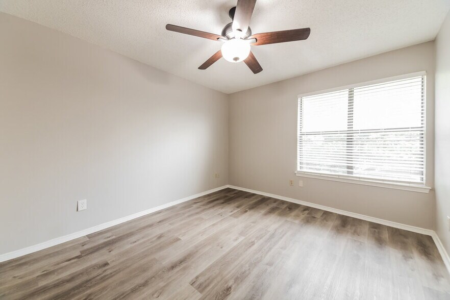 Building Photo - 402 Dawn Dr
