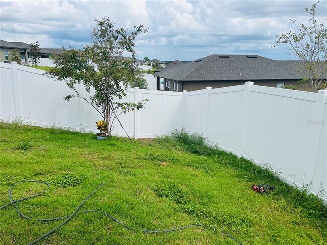 Building Photo - 2212 Crossbow St