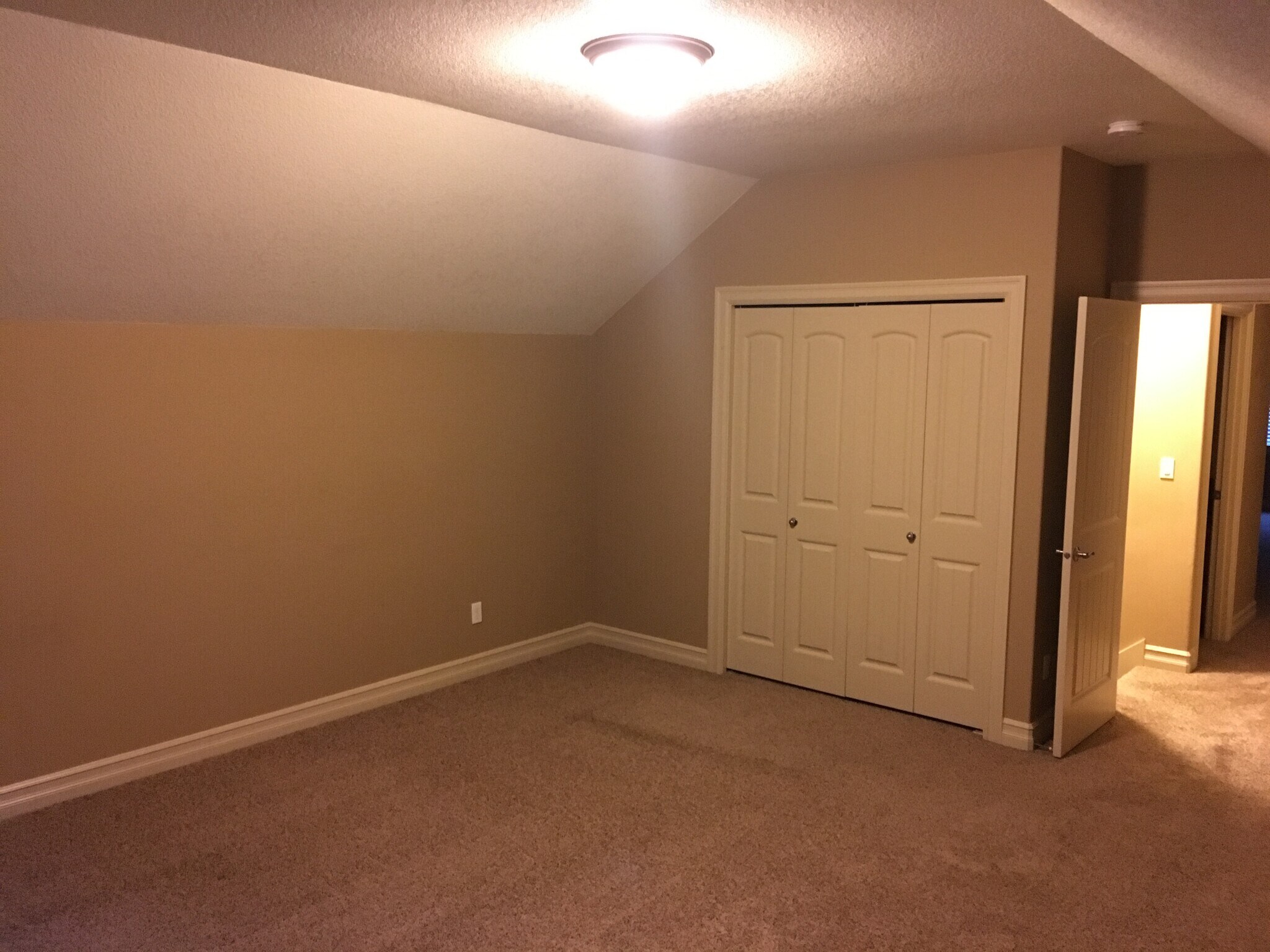 Building Photo - 2060 SW Kendra St