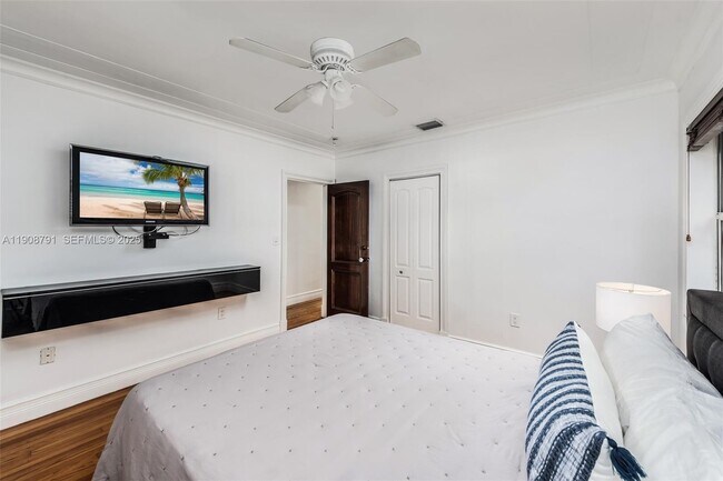 Building Photo - 1051 NE 89th St