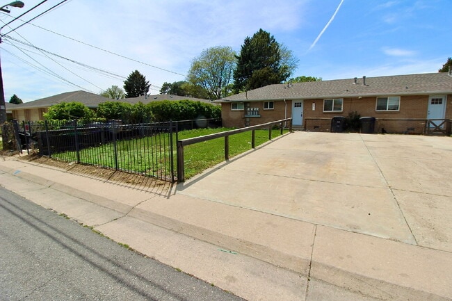 Building Photo - 3614 N Monaco St Pkwy