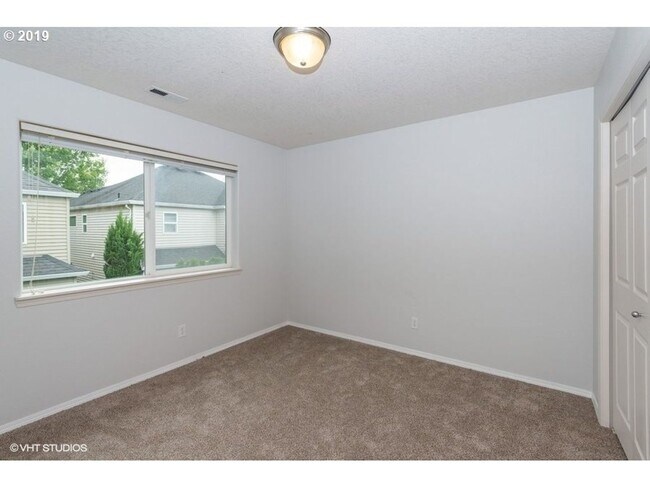 Building Photo - 3Bd/2.5Ba in a Well-Liked Bethany Neighborhood ~ Washer/Dryer Included with 2 Car Garage and Fenc...