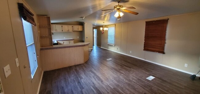 Building Photo - Charming 3 bedroom 2 bath Mobile home in Sunland Park NM!!