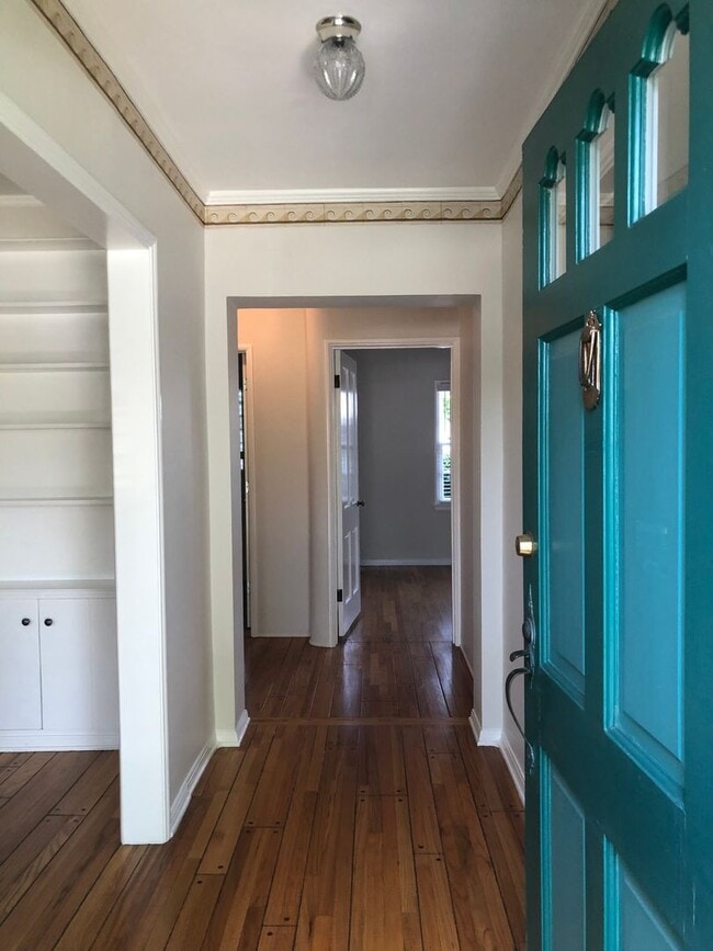 Building Photo - COMING SOON! Beautiful Home near Warner Brothers Studio! AVAILABLE 6/10/2026
