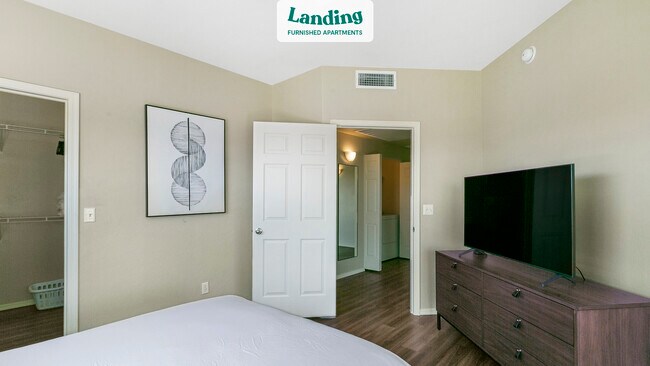 Building Photo - 10950 N La Cañada Dr