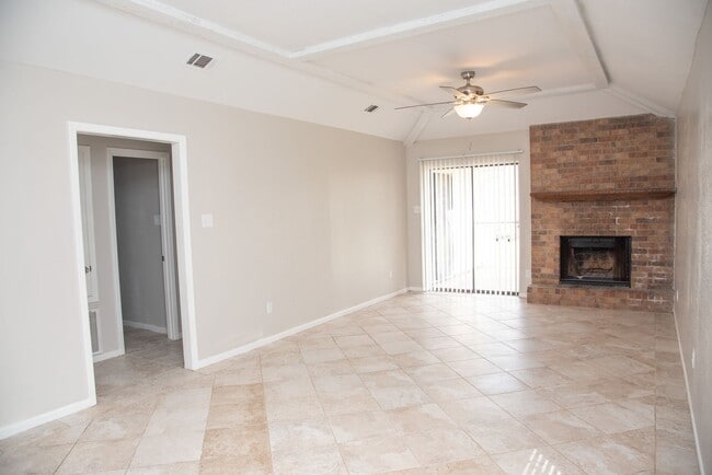 Building Photo - 812 San Saba Dr