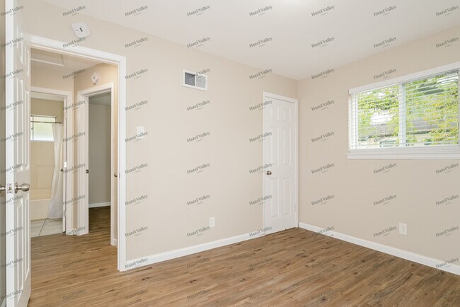 Building Photo - 850 Daniel Boone Dr