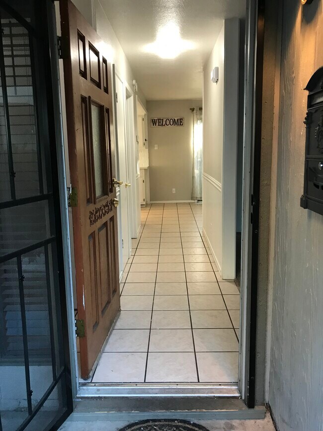 Entry hallway - 1830 Polk Way