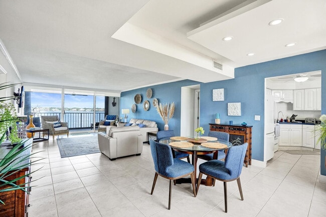 Building Photo - 132 Lakeshore Dr