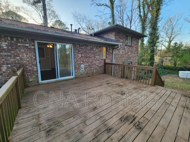 Building Photo - 3146 Vandiver Dr