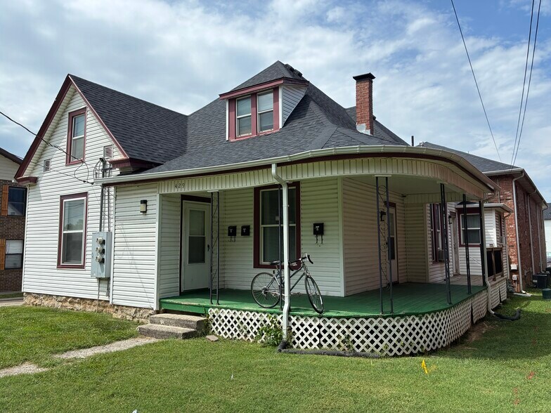Building Photo - 429 E Madison St
