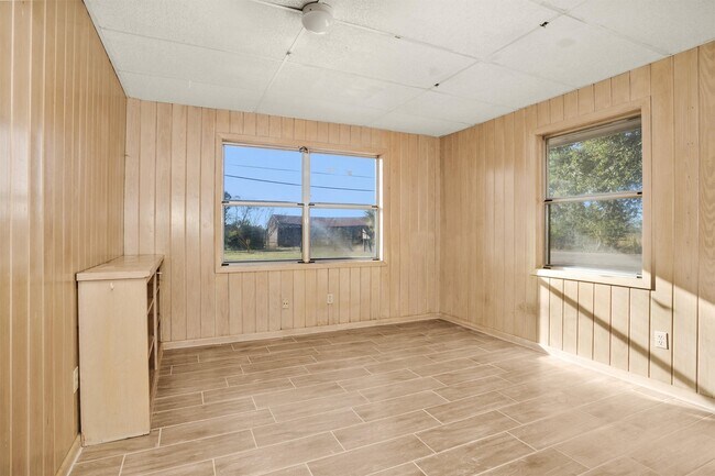 Building Photo - 601 S Cochran St