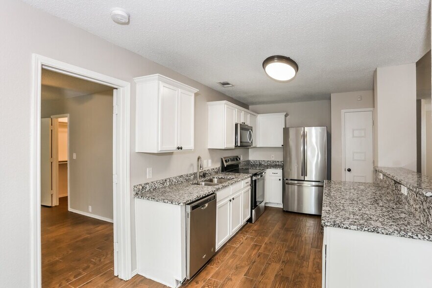 Building Photo - 100 Walnut Dr