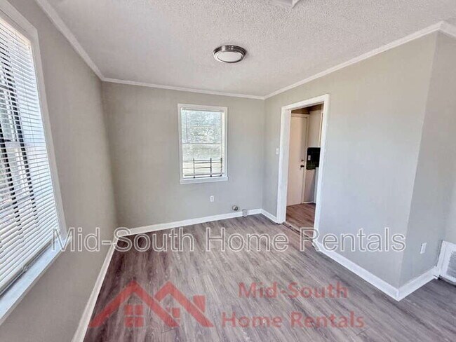 Building Photo - 566 Burlington Cir