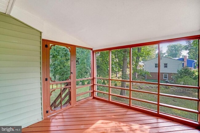 Building Photo - 9821 Hampton Ln