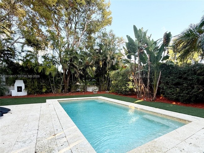 Building Photo - 5835 La Gorce Dr