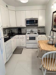 Building Photo - 1985 S Ocean Dr