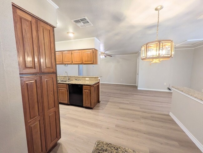 Building Photo - 6618 Cloverbend St