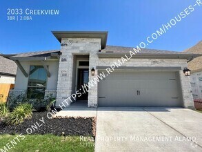 Building Photo - 2033 Creekview-