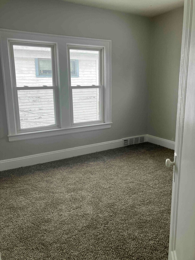 Building Photo - 3615 E 146th St