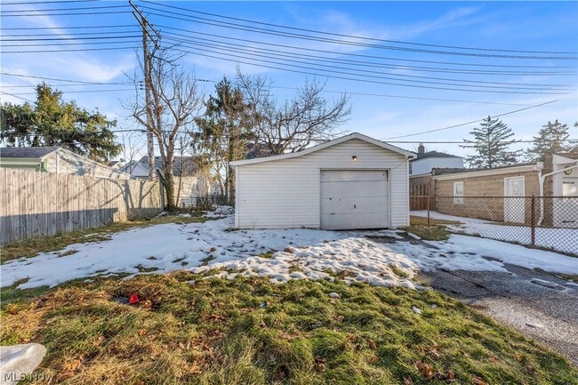 Building Photo - 18810 Arrowhead Ave