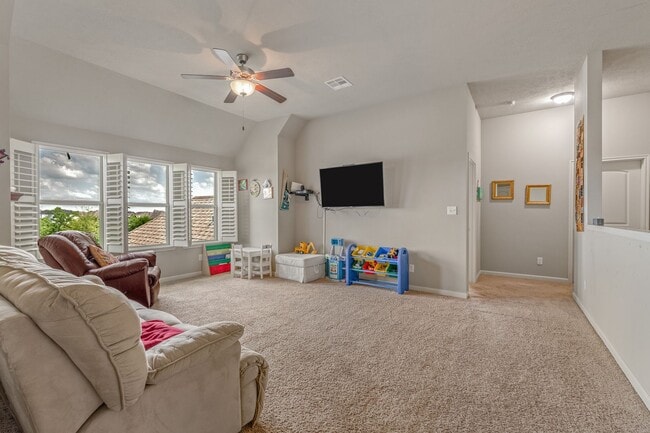 Building Photo - Available August 2026! 4/2.5 in highly desired Castlegate II