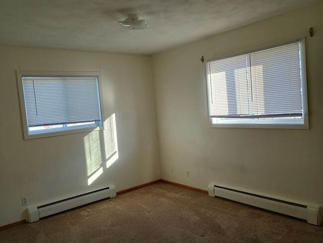 Building Photo - 2 Bedroom 1 Bathroom Owatonna 1 Month Free...