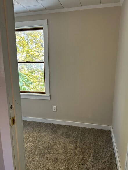 Building Photo - 215 W 1st St S