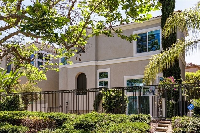 Building Photo - 225 Montana Del Lago Dr