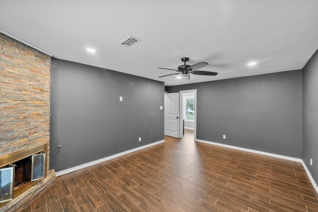 Building Photo - 10519 Fawnview Dr