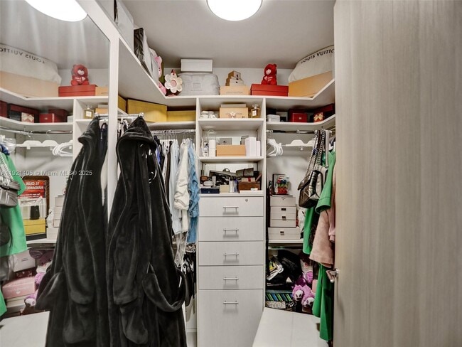 Building Photo - 1000 Brickell Plaza