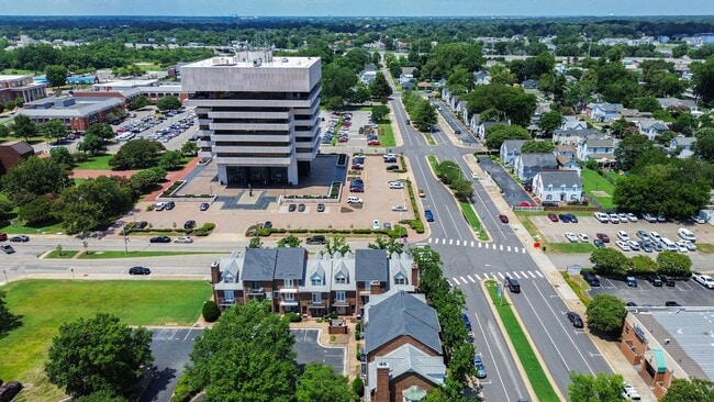 Building Photo - Updated Brick Condo in the Heart of Downto...