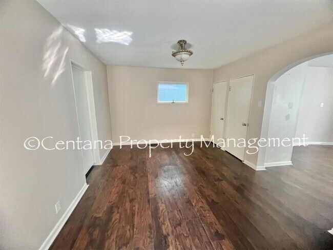 Building Photo - Beautiful 1 bedroom in a duplex!