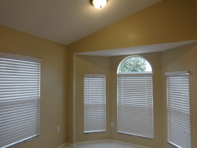 Building Photo - 201 Lancer Oak Dr