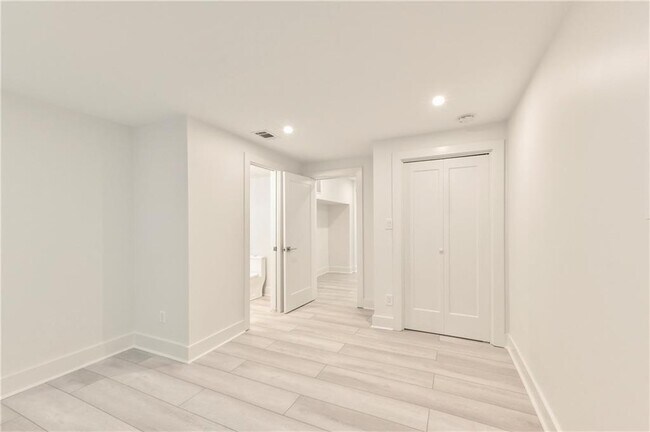 Building Photo - 109 Wyman St SE