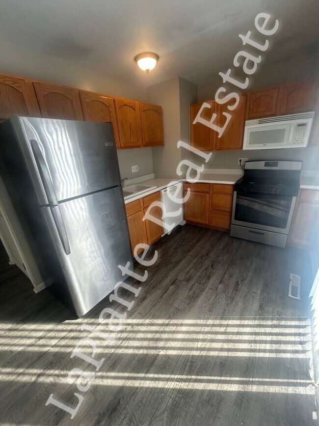 Building Photo - Three Bedroom Brick Ranch for Rent