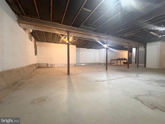 Building Photo - 2710 Academy Dr