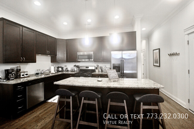 Building Photo - Fulton Market Condo-Quality 3 bedroom 2 ba...