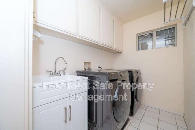 Building Photo - 39945 Temecky Way