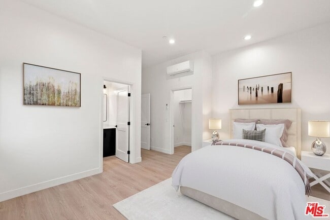 Building Photo - 8931 Hubbard St