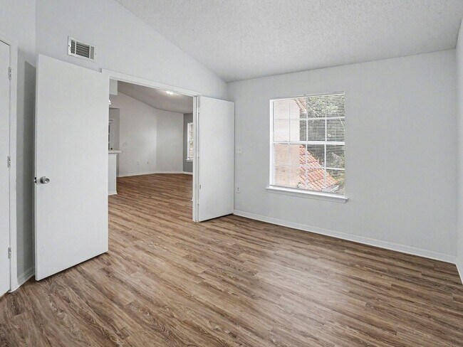 Building Photo - 437 Fountainhead Cir