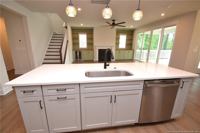 Building Photo - 544 Basin Hl Dr