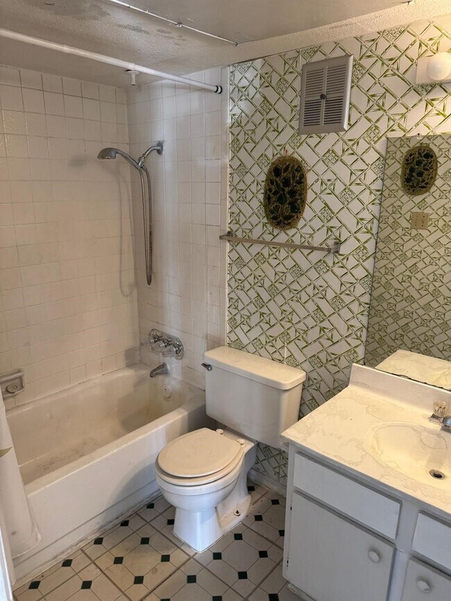 Building Photo - 10603 S Wilcrest Dr