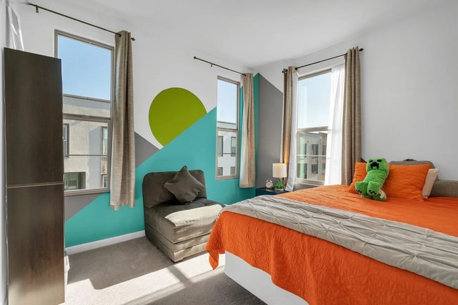 Building Photo - Beautiful Energy Efficient Hayward Townhome w/ Modern Updates