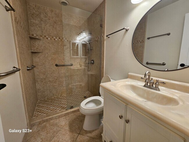 Building Photo - FREE CABLE & INTERNET....WATER & TRASH INCLUDED IN RENT