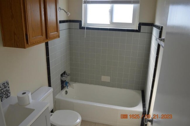 Building Photo - 768 Julian St