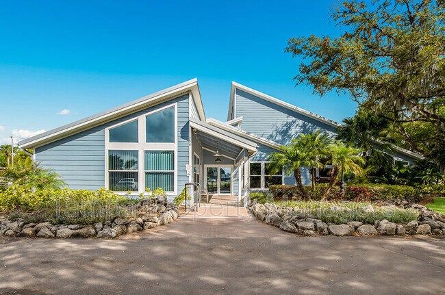 Building Photo - 201 Country Ln