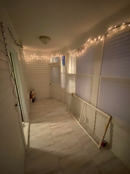 Building Photo - 688 Cook Ave