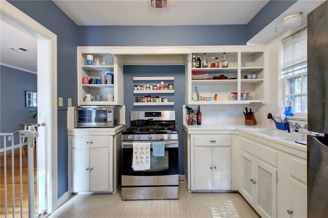 Building Photo - 2831 Pearl St